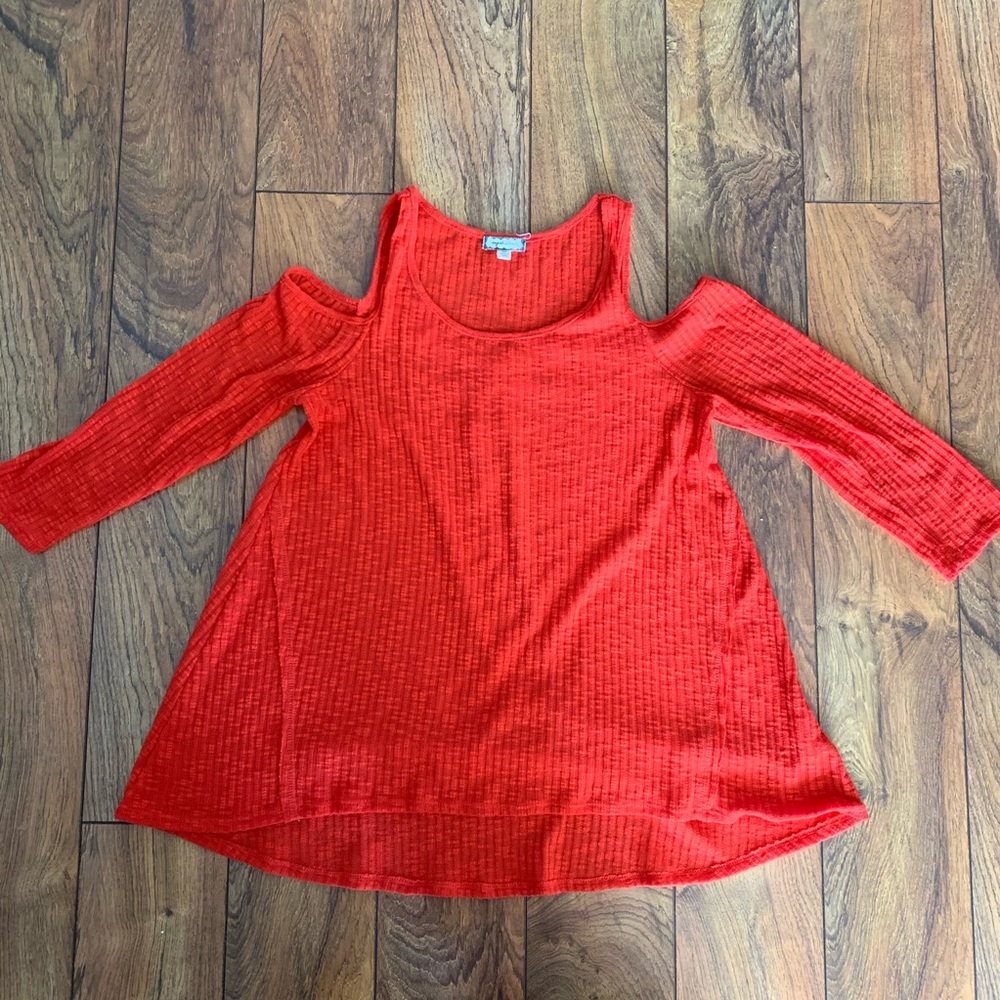 Cold shoulder knit top